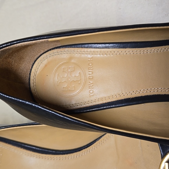 Tory Burch Chelsea Wedge Heel black with gold medallion logo - Picture 6 of 9